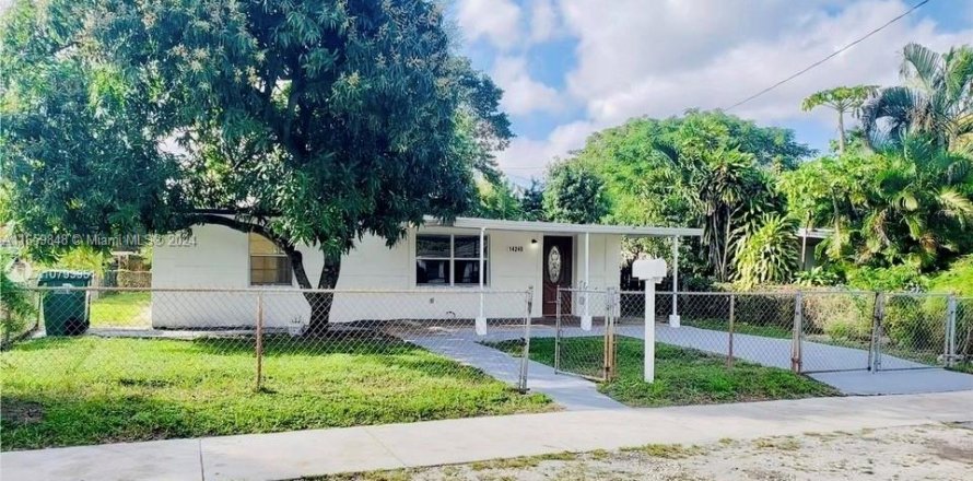 Villa ou maison à Miami Gardens, Floride 3 chambres, 112.88 m2 № 1365346