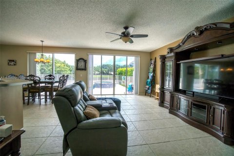 Casa en venta en Lake Worth, Florida, 5 dormitorios, 283.72 m2 № 1362388 - foto 12