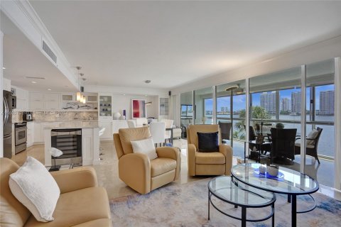 Condominio en venta en Sunny Isles Beach, Florida, 2 dormitorios, 120.77 m2 № 1232098 - foto 7