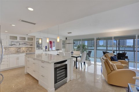 Condominio en venta en Sunny Isles Beach, Florida, 2 dormitorios, 120.77 m2 № 1232098 - foto 18