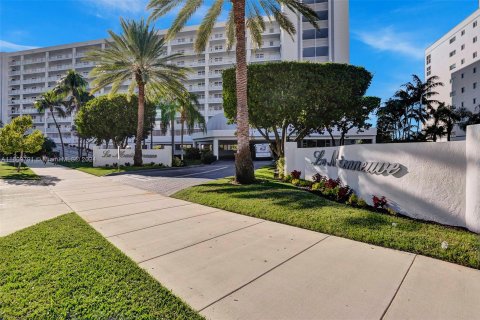 Condominio en venta en Sunny Isles Beach, Florida, 2 dormitorios, 120.77 m2 № 1232098 - foto 5