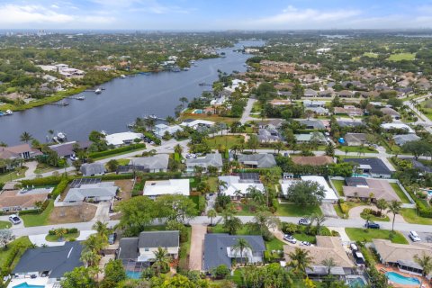 House in Jupiter, Florida 3 bedrooms, 155.15 sq.m. № 1155920 - photo 30