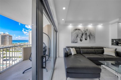 Condominio en venta en Hallandale Beach, Florida, 1 dormitorio, 80.82 m2 № 1189119 - foto 9