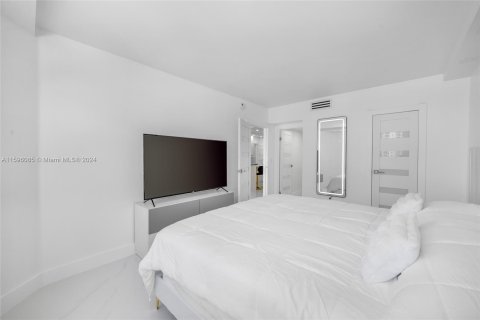 Condominio en venta en Hallandale Beach, Florida, 1 dormitorio, 80.82 m2 № 1189119 - foto 18