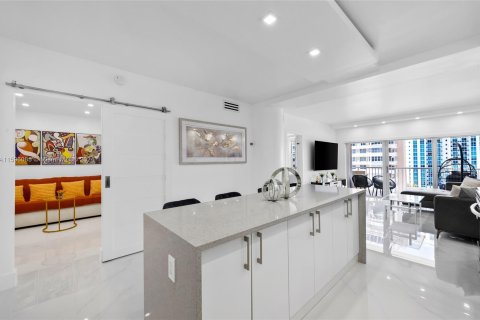 Condominio en venta en Hallandale Beach, Florida, 1 dormitorio, 80.82 m2 № 1189119 - foto 7