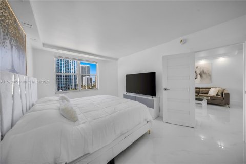 Condominio en venta en Hallandale Beach, Florida, 1 dormitorio, 80.82 m2 № 1189119 - foto 19