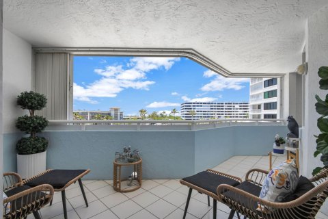 Condo in South Palm Beach, Florida, 3 bedrooms  № 1189929 - photo 17