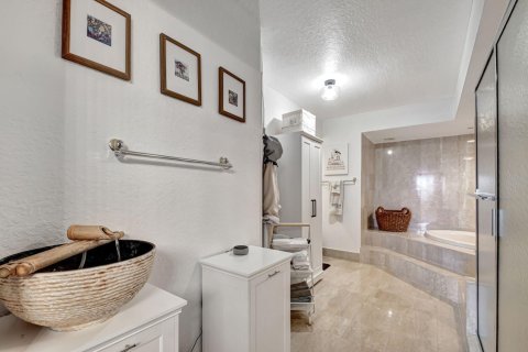 Condo in South Palm Beach, Florida, 3 bedrooms  № 1189929 - photo 13