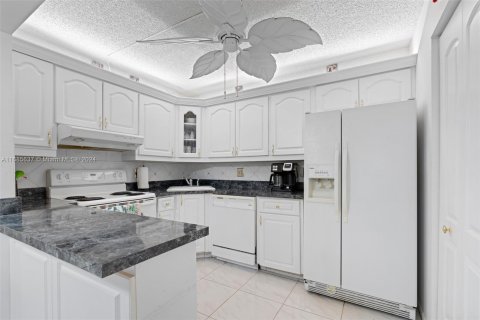 Condo in Greenacres, Florida, 2 bedrooms  № 1435195 - photo 10