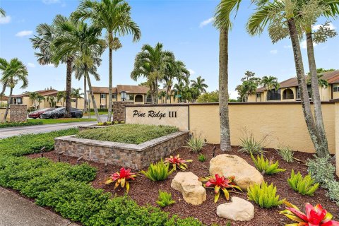 Condo in Greenacres, Florida, 2 bedrooms  № 1435195 - photo 1