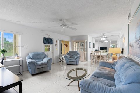 Condo in Greenacres, Florida, 2 bedrooms  № 1435195 - photo 7