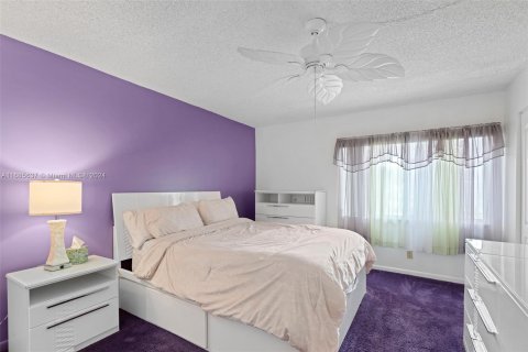 Condo in Greenacres, Florida, 2 bedrooms  № 1435195 - photo 13