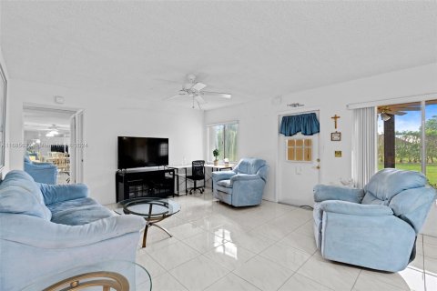 Condo in Greenacres, Florida, 2 bedrooms  № 1435195 - photo 8