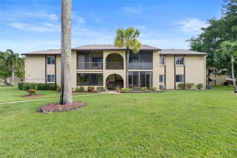 Condo in Greenacres, Florida, 2 bedrooms  № 1435195 - photo 19