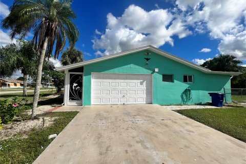 Villa ou maison à vendre à Lehigh Acres, Floride: 3 chambres, 150.87 m2 № 847978 - photo 2