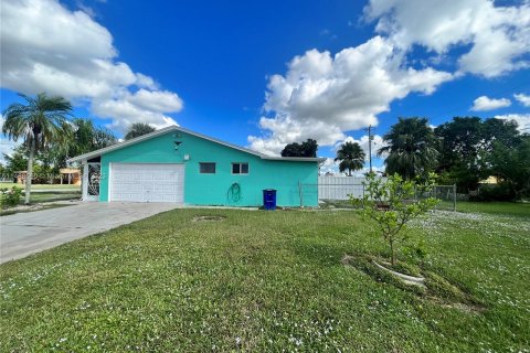 House in Lehigh Acres, Florida 3 bedrooms, 150.87 sq.m. № 847978 - photo 6