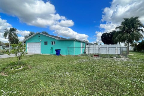 House in Lehigh Acres, Florida 3 bedrooms, 150.87 sq.m. № 847978 - photo 7