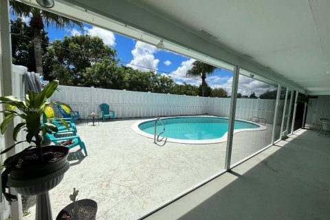 Villa ou maison à vendre à Lehigh Acres, Floride: 3 chambres, 150.87 m2 № 847978 - photo 20