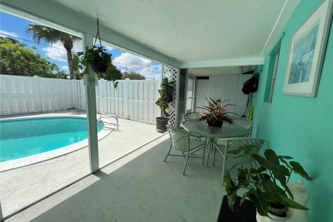 House in Lehigh Acres, Florida 3 bedrooms, 150.87 sq.m. № 847978 - photo 23