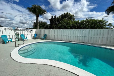 House in Lehigh Acres, Florida 3 bedrooms, 150.87 sq.m. № 847978 - photo 24