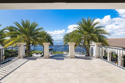 Villa ou maison à vendre à Fort Myers, Floride: 7 chambres, 1215.44 m2 № 860983 - photo 6