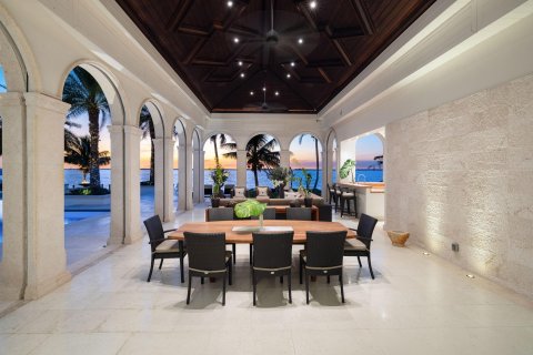 Villa ou maison à vendre à Fort Myers, Floride: 7 chambres, 1215.44 m2 № 860983 - photo 1