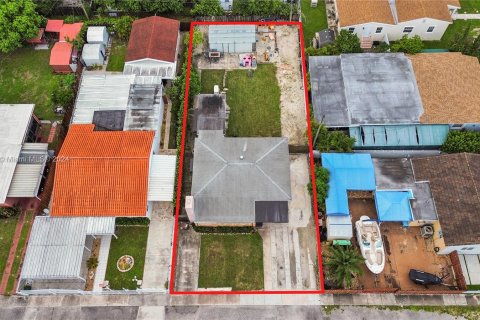 Casa en venta en Hialeah, Florida, 4 dormitorios, 117.06 m2 № 1367205 - foto 24