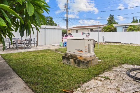 Casa en venta en Hialeah, Florida, 4 dormitorios, 117.06 m2 № 1367205 - foto 20