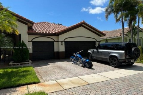 Villa ou maison à vendre à Miramar, Floride: 4 chambres, 255.39 m2 № 1367209 - photo 1