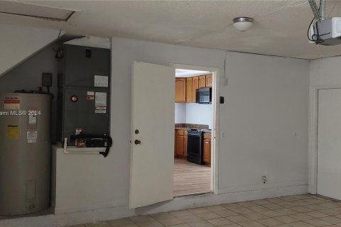 Casa en venta en Hialeah, Florida, 3 dormitorios, 187.94 m2 № 1292908 - foto 26