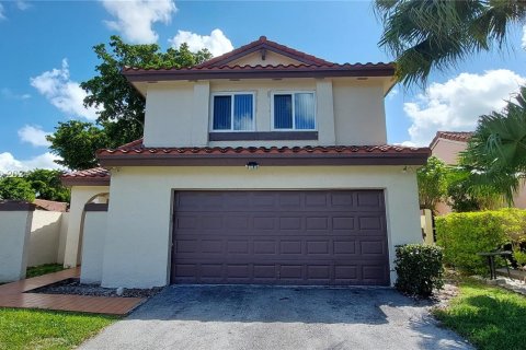 Villa ou maison à vendre à Hialeah, Floride: 3 chambres, 187.94 m2 № 1292908 - photo 1