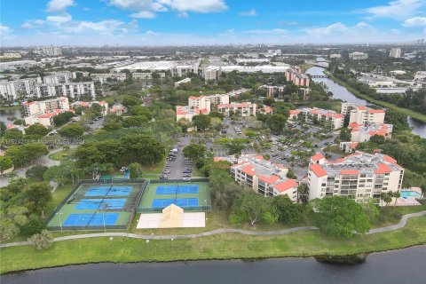 Condominio en venta en Pompano Beach, Florida, 2 dormitorios, 113.53 m2 № 986516 - foto 2