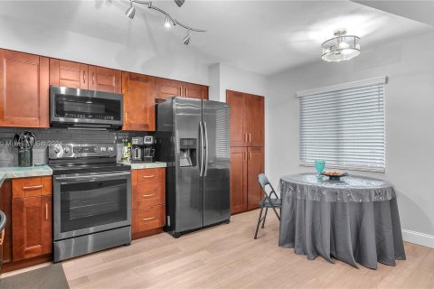 Condominio en venta en Pompano Beach, Florida, 2 dormitorios, 113.53 m2 № 986516 - foto 9