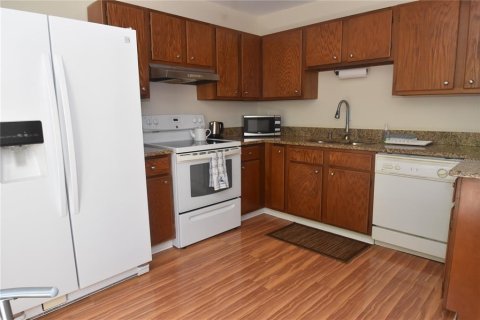 Condo in Sarasota, Florida, 2 bedrooms  № 213812 - photo 2