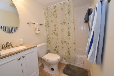 Condo in Sarasota, Florida, 2 bedrooms  № 213812 - photo 10