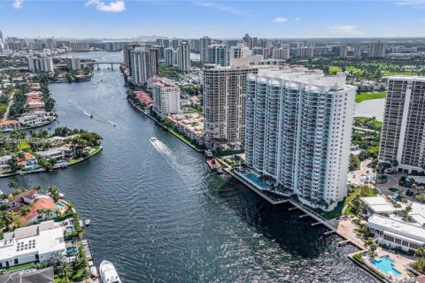 Condo in Aventura, Florida, 2 bedrooms  № 1233292 - photo 2