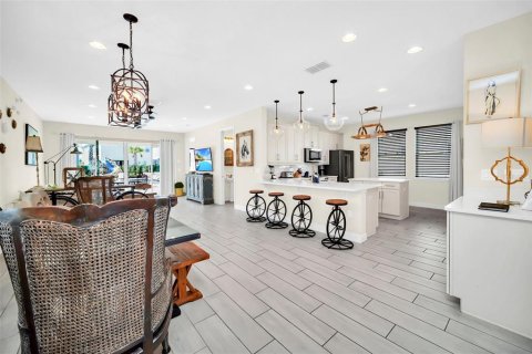 Villa ou maison à vendre à Kissimmee, Floride: 6 chambres, 308.16 m2 № 1299489 - photo 5