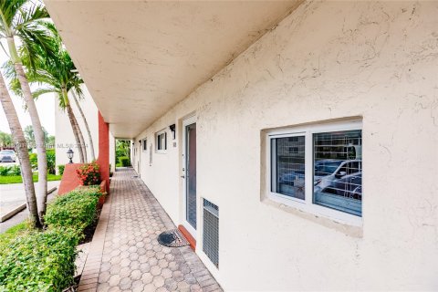 Condominio en venta en Pembroke Pines, Florida, 2 dormitorios, 108.7 m2 № 1232423 - foto 3