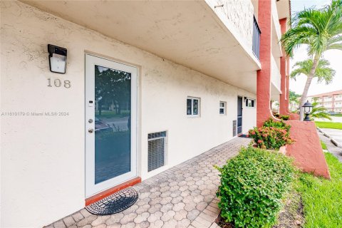 Condominio en venta en Pembroke Pines, Florida, 2 dormitorios, 108.7 m2 № 1232423 - foto 4