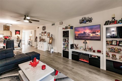 Condominio en venta en Pembroke Pines, Florida, 2 dormitorios, 108.7 m2 № 1232423 - foto 10