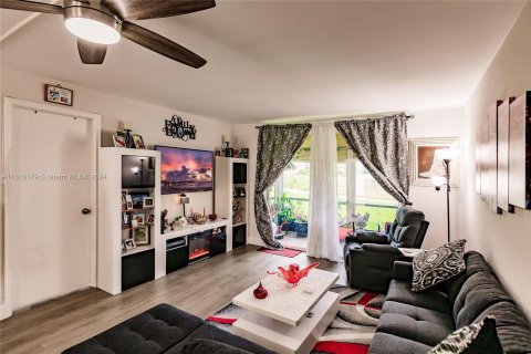 Condominio en venta en Pembroke Pines, Florida, 2 dormitorios, 108.7 m2 № 1232423 - foto 11