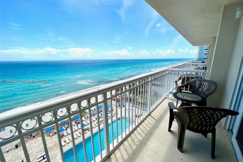 Condominio en venta en Sunny Isles Beach, Florida № 1232369 - foto 2