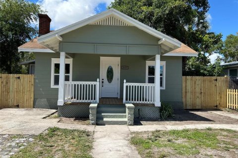 Casa en alquiler en Saint Petersburg, Florida, 5 dormitorios, 144.56 m2 № 1399220 - foto 1