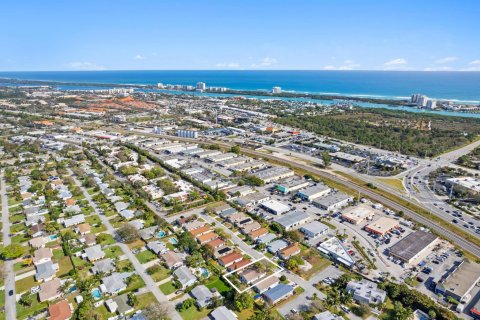 House in Jupiter, Florida 3 bedrooms, 99.87 sq.m. № 961562 - photo 1