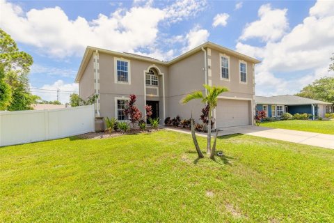 House in Edgewater, Florida 4 bedrooms, 243.03 sq.m. № 1249043 - photo 3