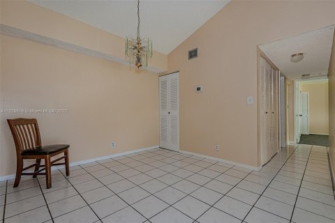 Copropriété à vendre à Oakland Park, Floride: 2 chambres, 107.77 m2 № 13756 - photo 14