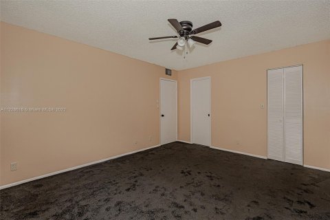 Купить кондоминиум в Окленд-Парк, Флорида 2 спальни, 107.77м2, № 13756 - фото 17