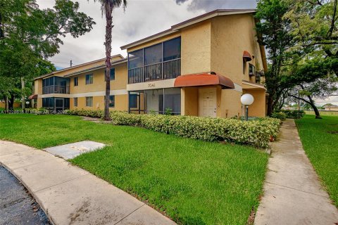 Condominio en venta en Oakland Park, Florida, 2 dormitorios, 107.77 m2 № 13756 - foto 1
