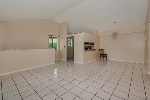 Copropriété à vendre à Oakland Park, Floride: 2 chambres, 107.77 m2 № 13756 - photo 5