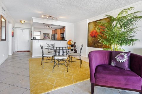 Condo in Fort Lauderdale, Florida, 2 bedrooms  № 996253 - photo 18